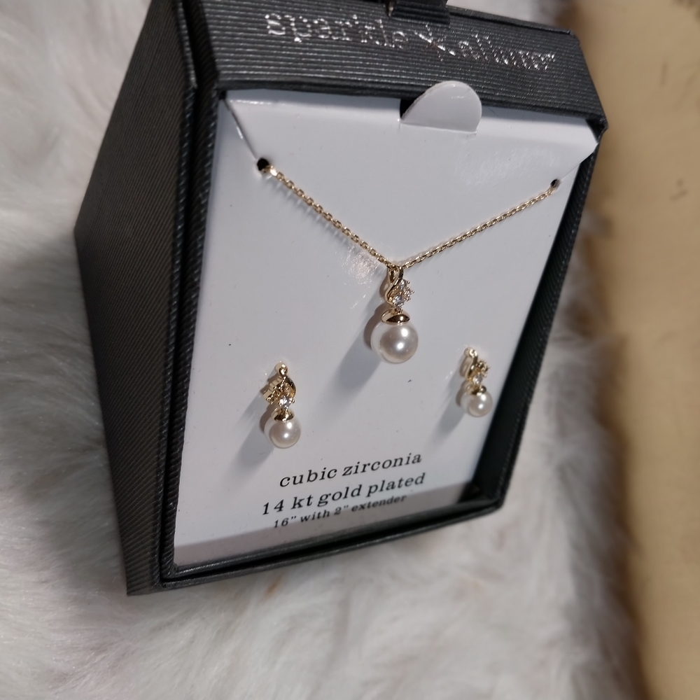 Sparkle & Allure necklace set